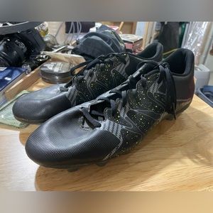 Mens Adidas soccer cleats size 11.5 in great condition